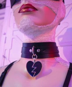 Fun Place Festivals Heart Breaker Collar